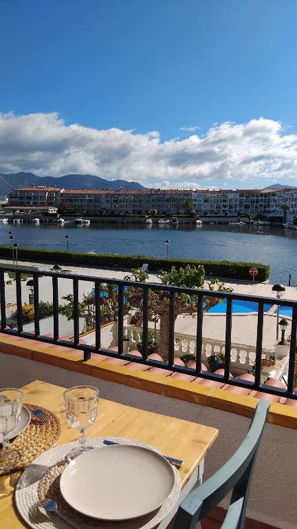 Magnifique vue piscine et canaux - WIFI FIBRE haut débit - 2