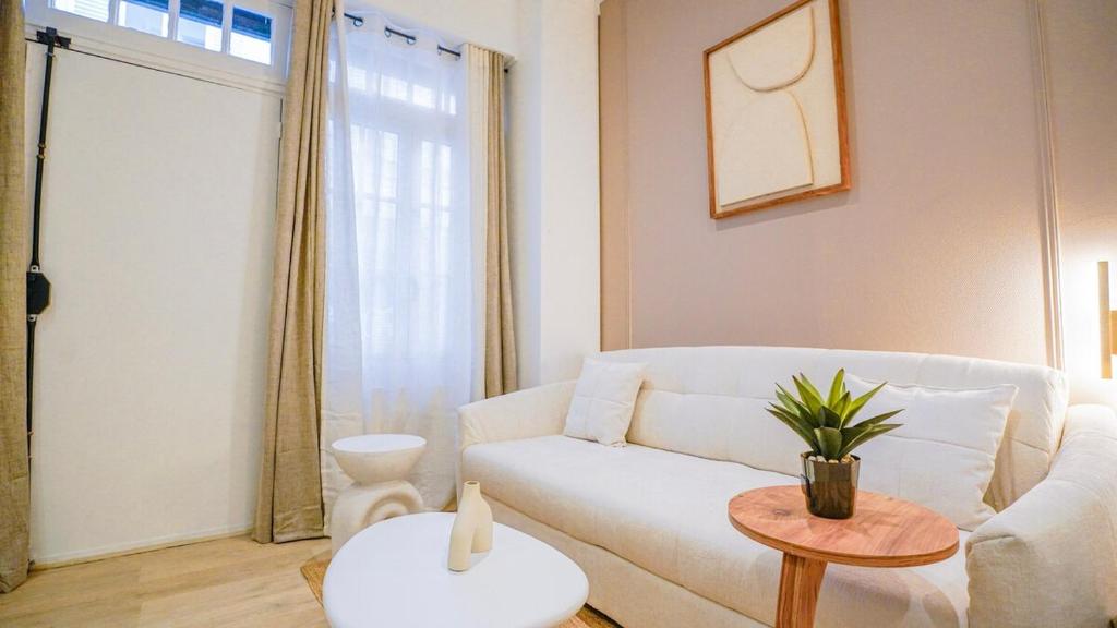 Modern Luxury Apartment Style & Serenity - 2