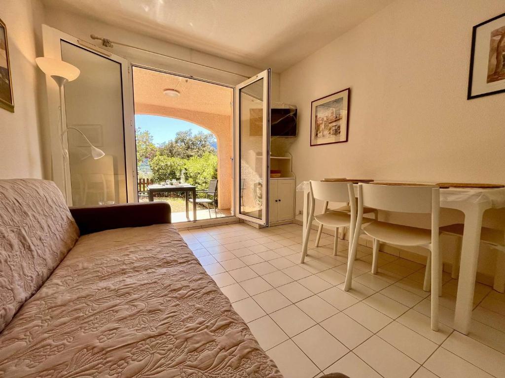 Appartement avec terrasse et piscine, 2 pièces, 4 couchages, à Cavalaire-sur-Mer - FR-1-226B-206 - 5