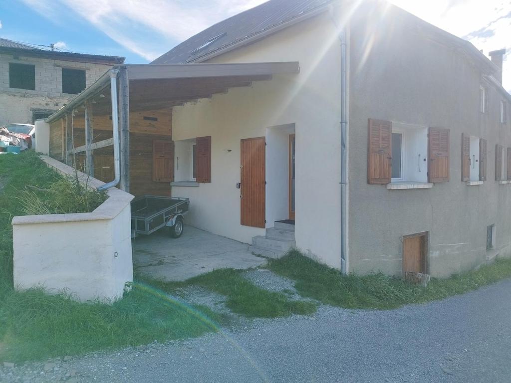 Cocon au milieu des montagnes - 1