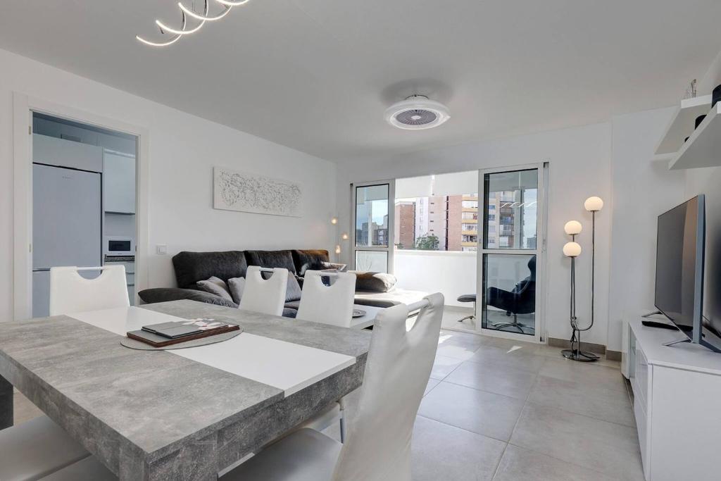 019 Stylish 3 Bed Ibensa Square Apt, near Beach & Bars - 5