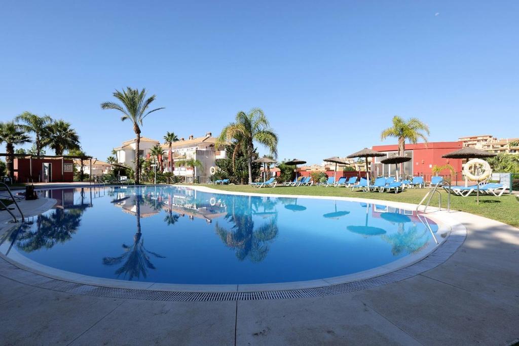 105 Welcoming Andalusian Style 2 Bed Apartment With Views of Miraflores Golf, Sitio de Calahonda