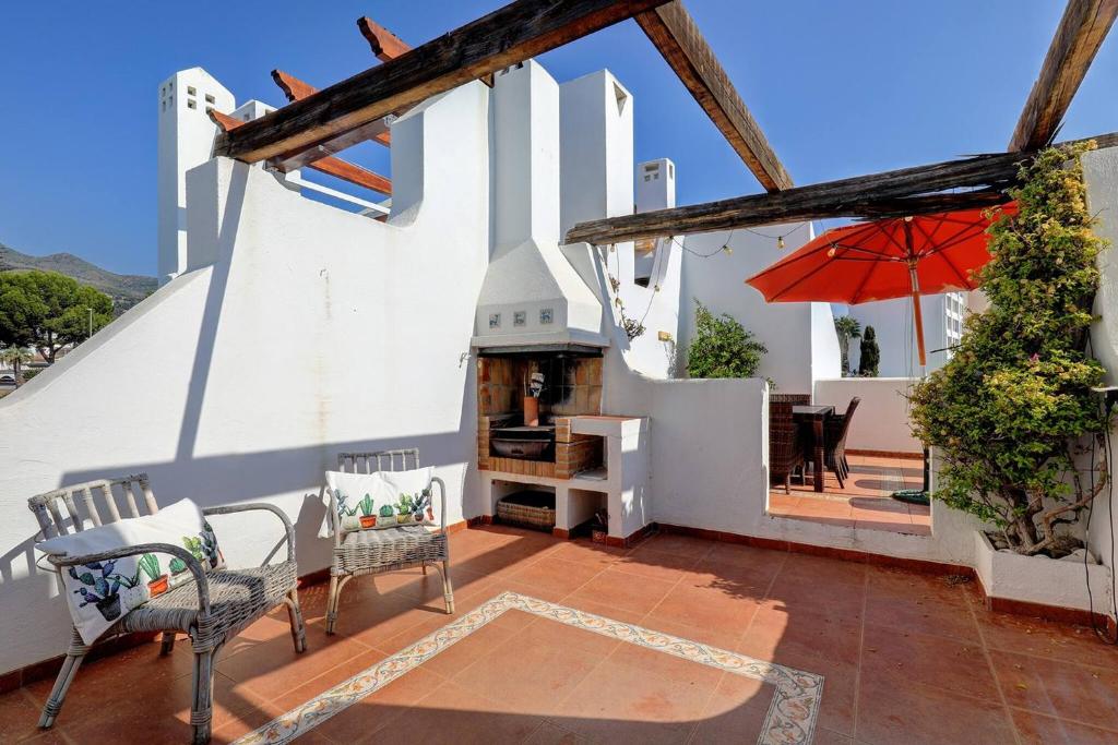 082 - Stunning Sea Views Beachfront Apartment - 2