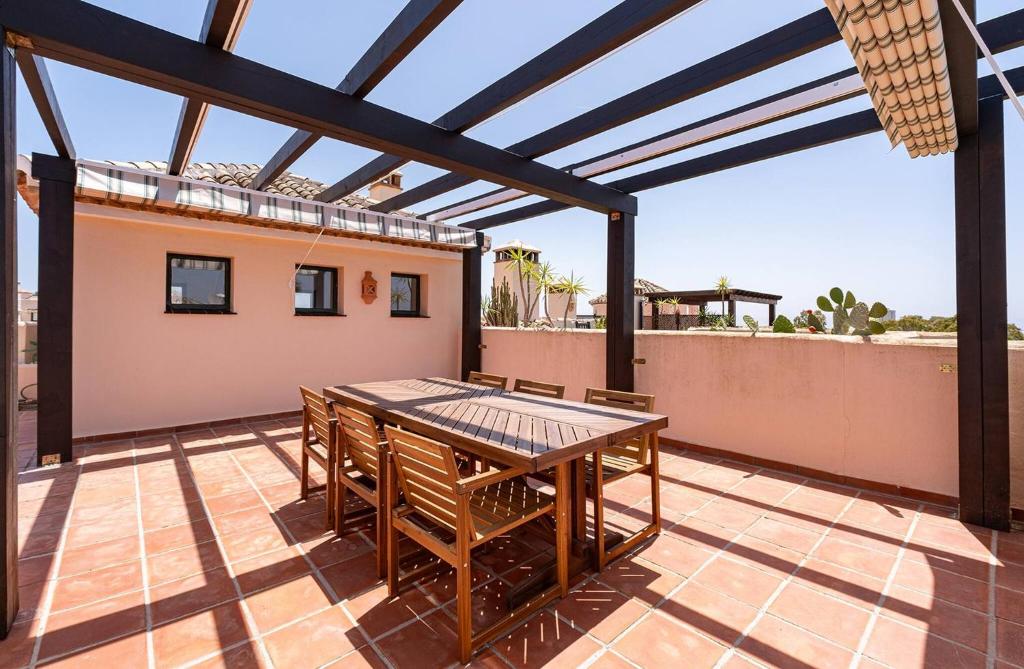 Santa Maria Elviria Golf Penthouse With Large Private Terrace and Sea Views -029 - 2