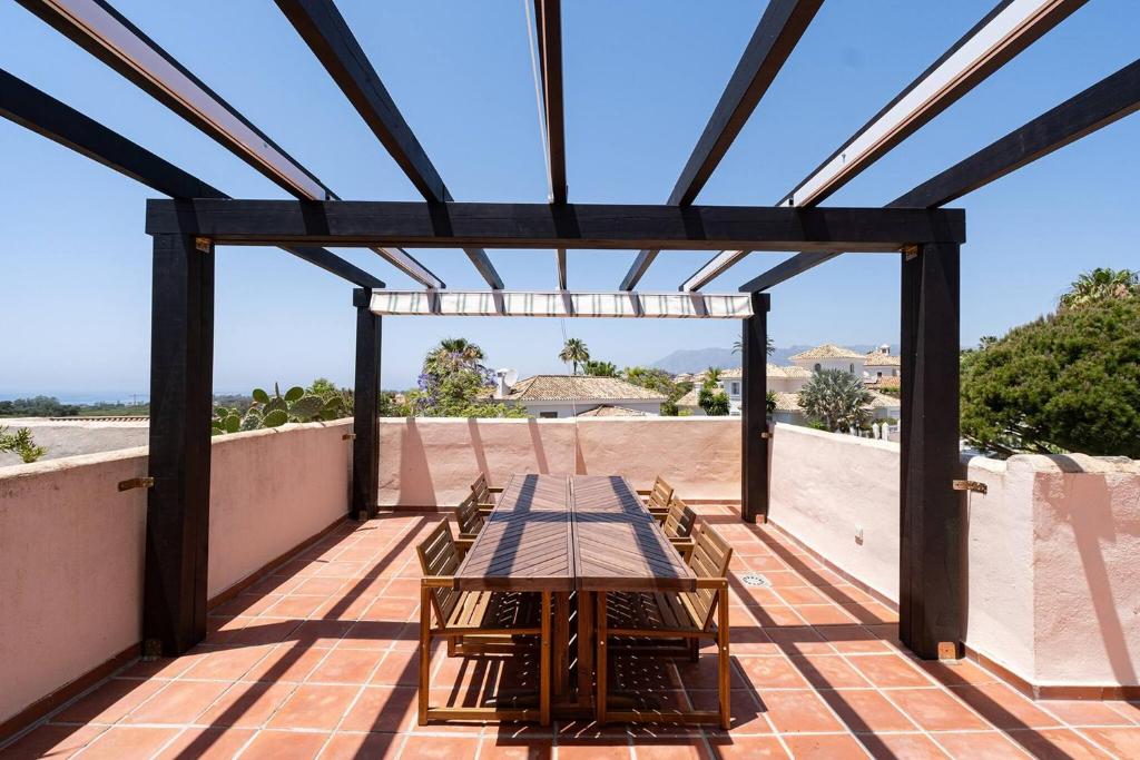 Santa Maria Elviria Golf Penthouse With Large Private Terrace and Sea Views -029 - 3