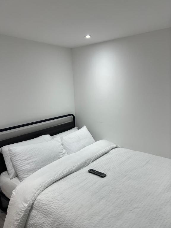 QB Stylish 2 Bedroom Apartment - Smart TV - Wifi - Parking, West Thurrock