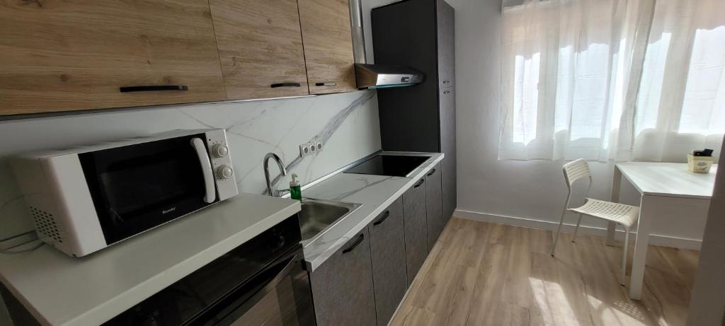 Torremolinos CARIHUELA RENOVADO - Wifi 365 Mbps - Fire Stick Amazon - Playa a 50 metros - 3