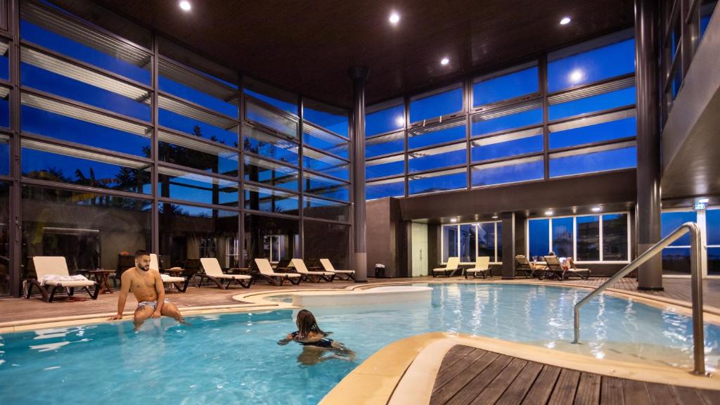 สระว่ายน้ำ