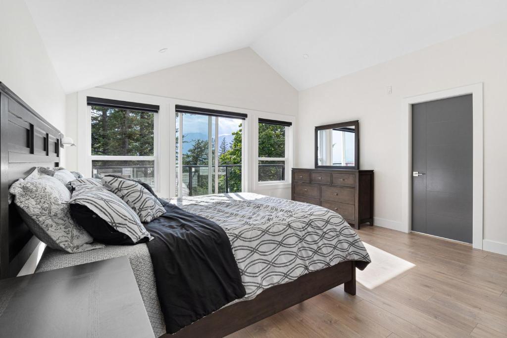 Stylish Retreat in Agassiz with Scenic Views, Agassiz