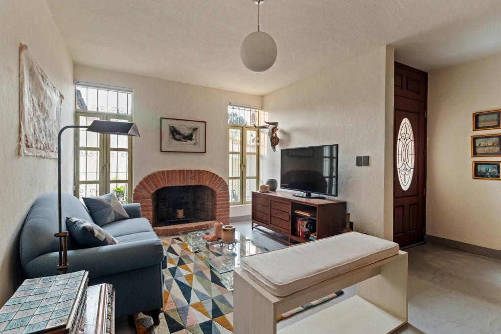Quiet and Cozy Home with Great Location - 4