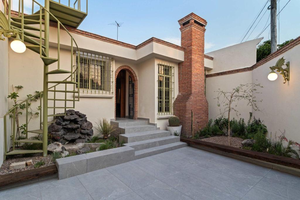 Quiet and Cozy Home with Great Location - 1