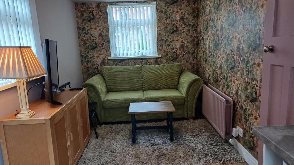 Garden Apartment Morpeth- with lockable bike storage!, Morpeth