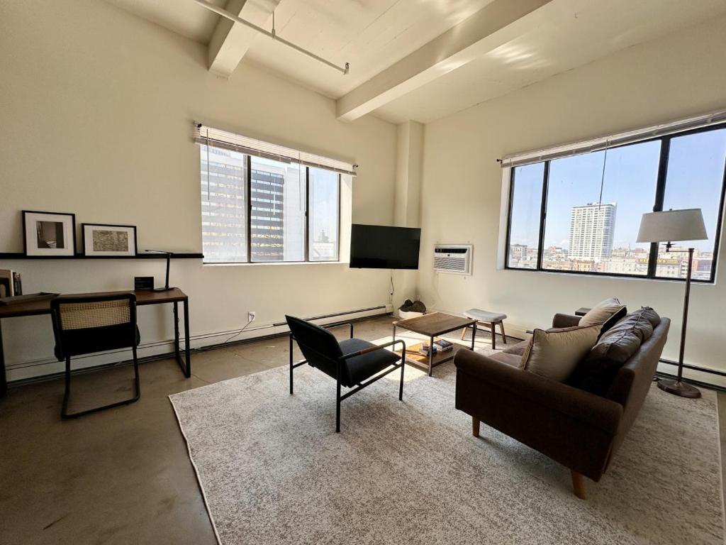 Westown Studio Apt Near Fiserv, Baird, and Theater District, Milwaukee