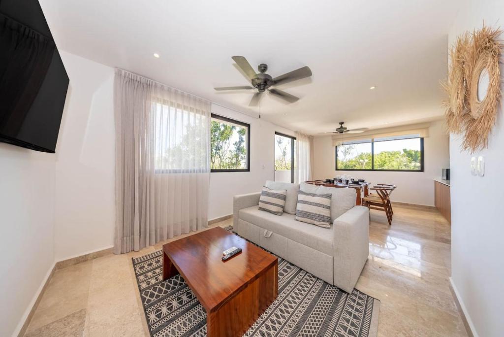 Lux 2 BD w Balcony, Rooftop Pool in Aldea Zama - 4