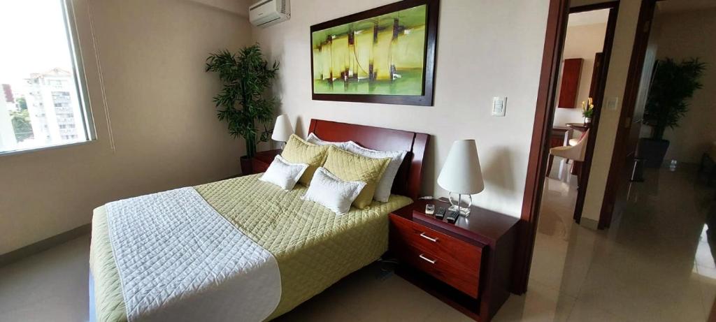 7B - Moderno departamento de 3 dormitorios a pasos de Plaza Blacutt - con Balcon y Parrillero - 4