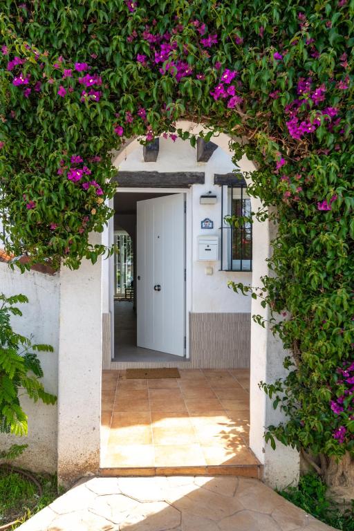 The Mediterranean Beach House - 100m to the Sea - 4