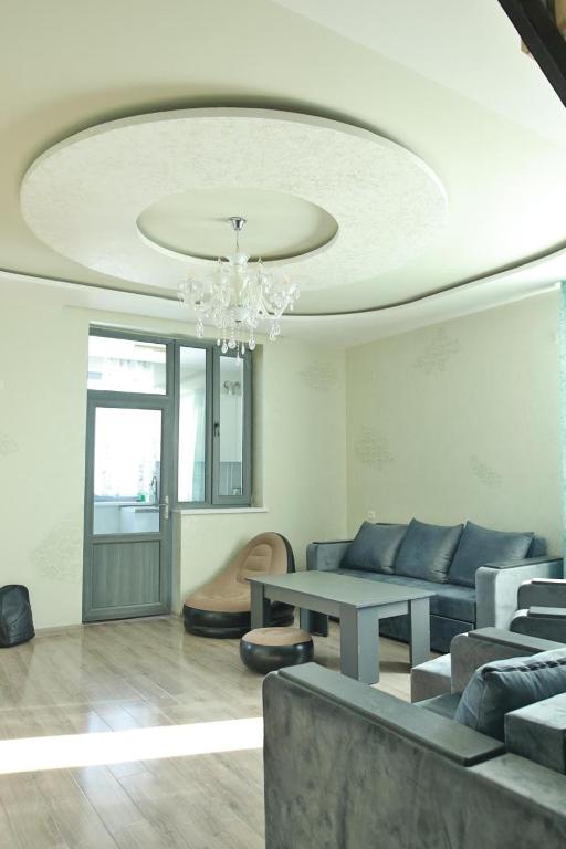 Syune Syunick Shinuhayr, Shinuhayr