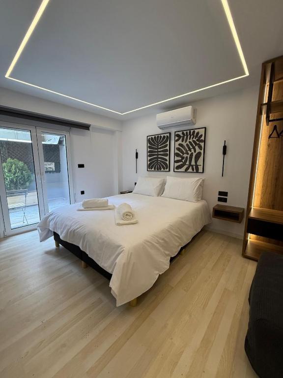 Elian Center Suite, Patra