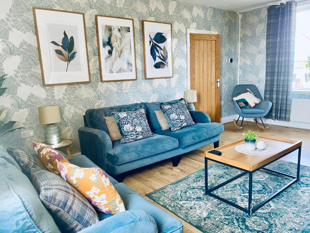 LOOK at the Views - Huddersfield Haven Sleeps 6, Huddersfield