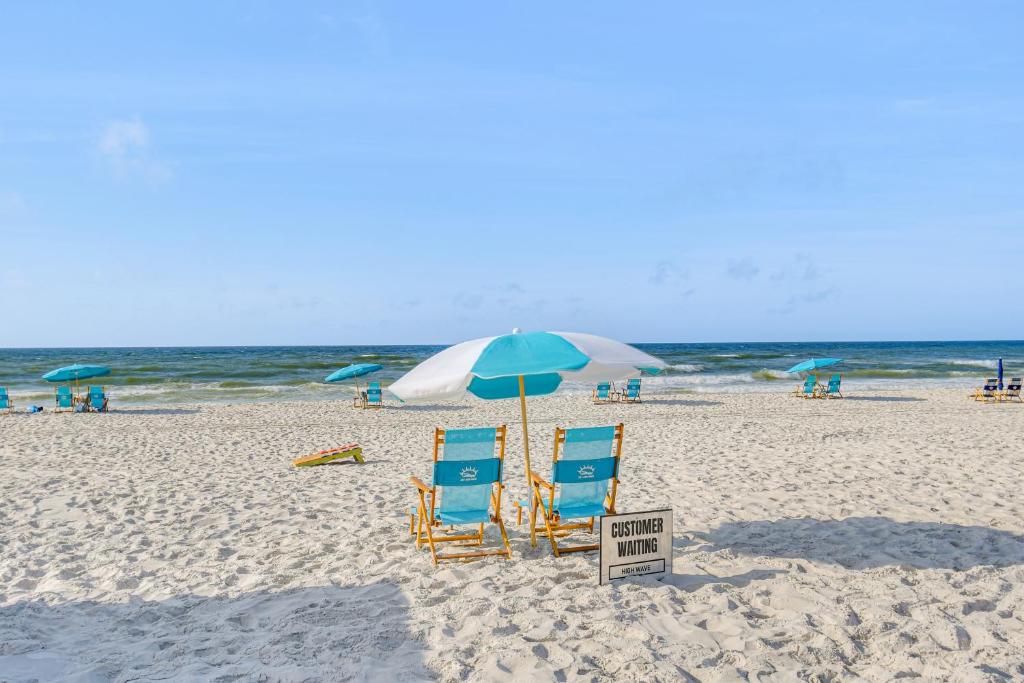 Balcony with Pool and Beach Views Gulf Shores Condo!, Gulf Shores