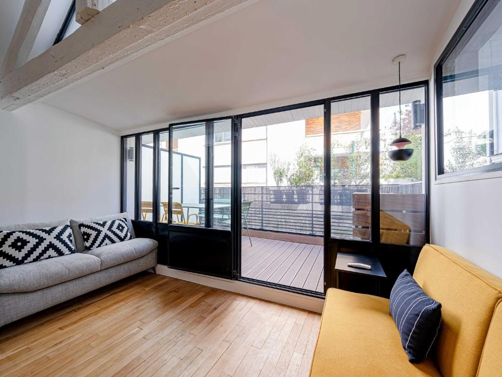 Marais Area - Outdoor patio - A C - 2BDR - 4