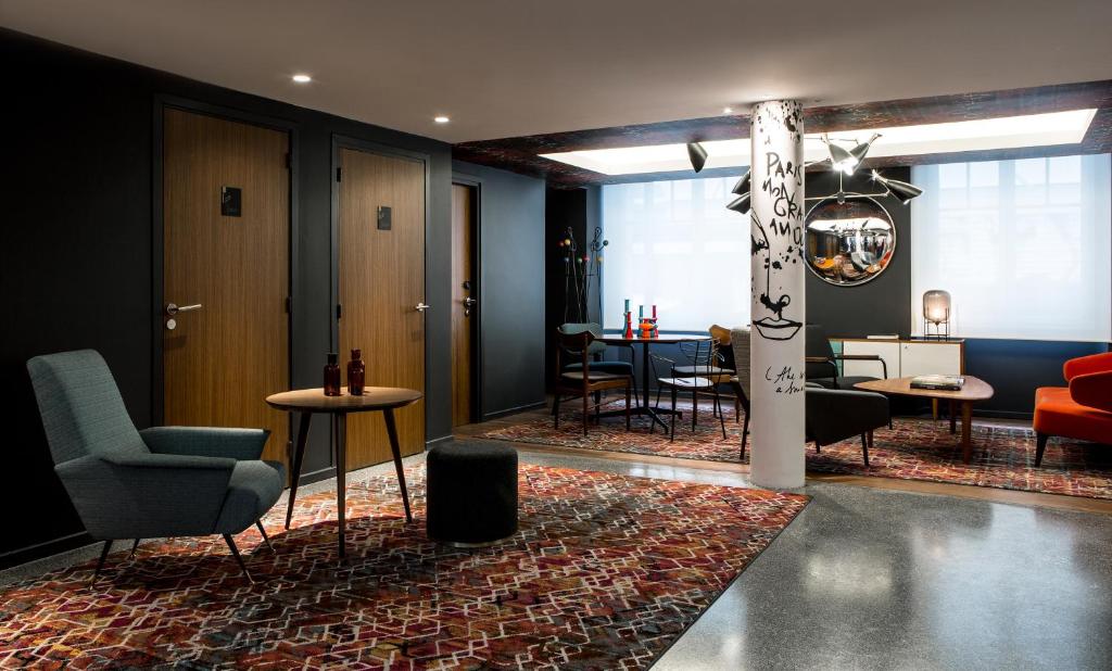 フロント・ロビー