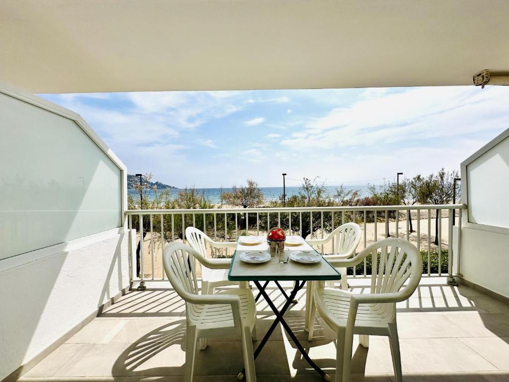 Apartamento frente al mar con gran terraza en Roses - ES-258-18 - 1
