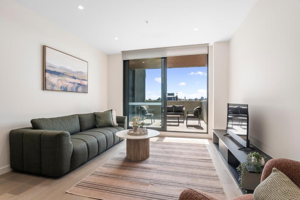 Stylish & Modern 2BR with HUGE Balcony & Car Park!, Melbourne