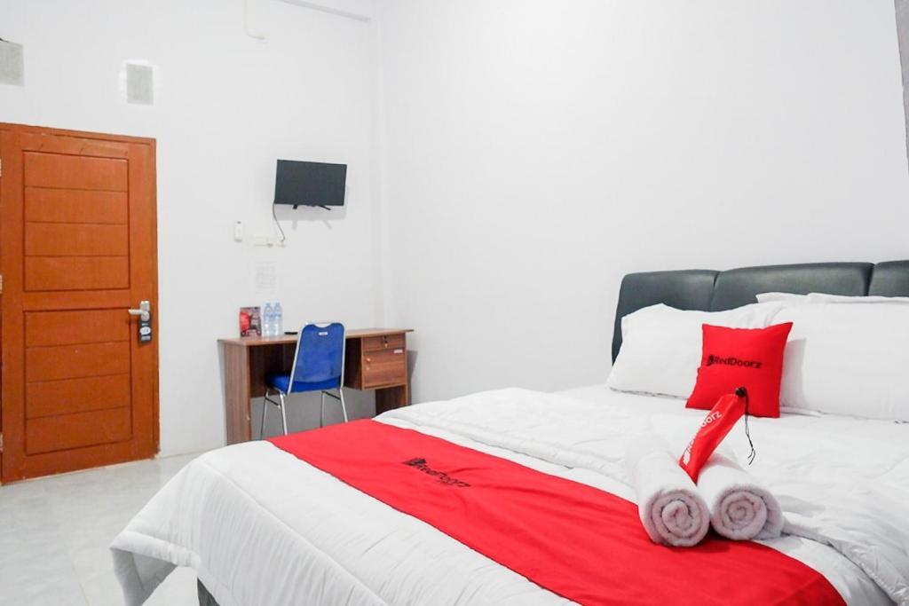 RedDoorz Plus at Hotel Lestari Karema Mamuju, Mamuju