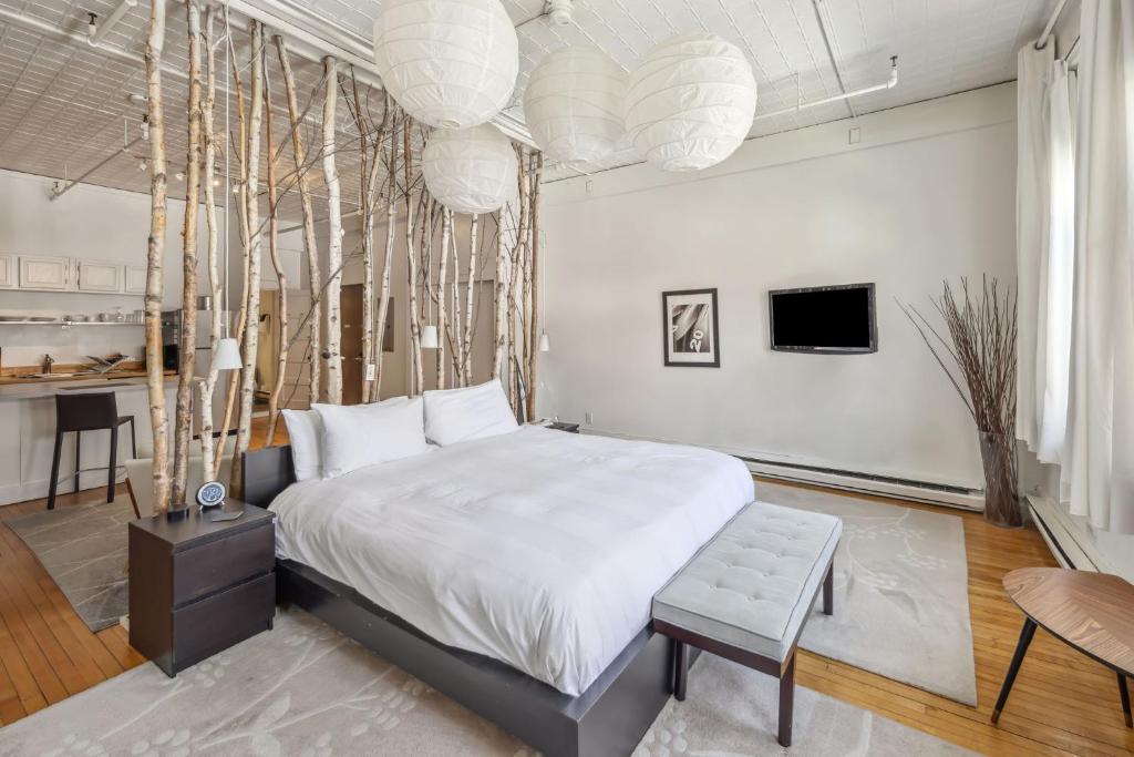 The Haus on Mirror Lake