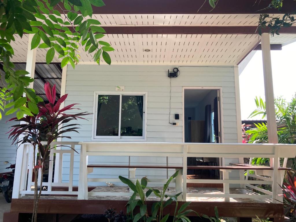 Seasalt 1, Thong Sala