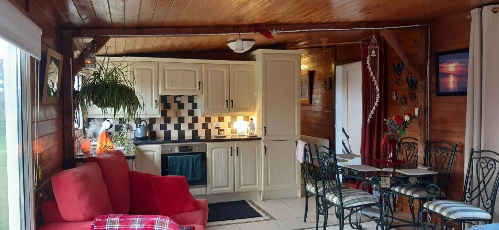 Chalet on Cloghans Pier, Cloghans