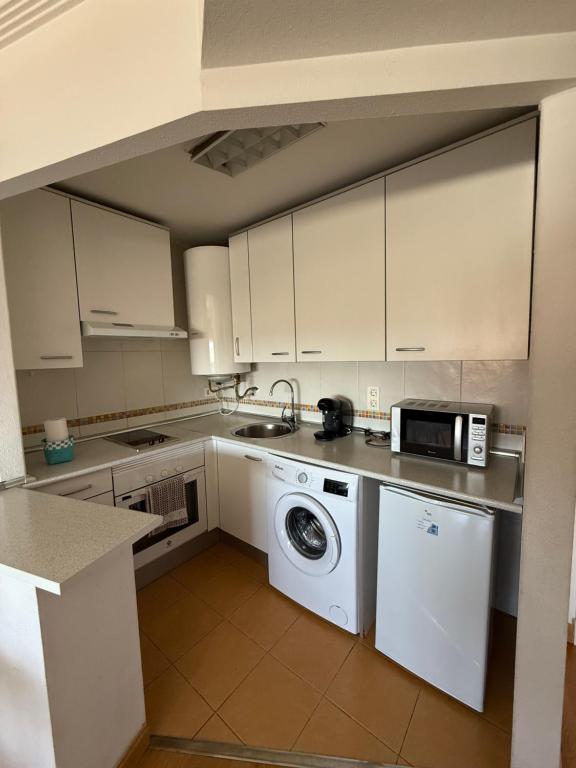 Cálido apartamento con PISCINA y garaje - 4