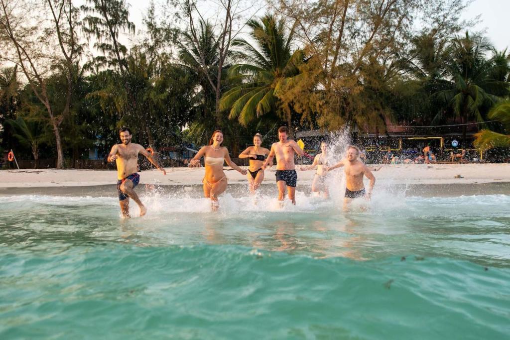 Mad Monkey Koh Rong, Koh Rong Island