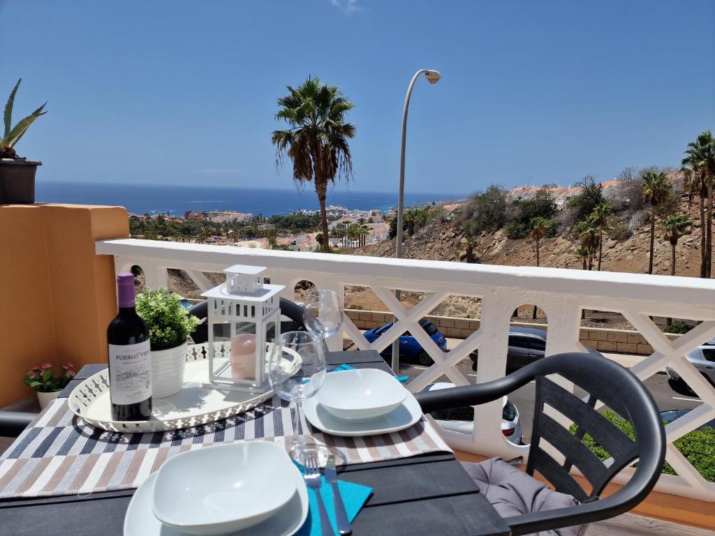 Apartment Ocean View with breathtaking sea view, family friendly, terrace, Wifi, SAT-TV, Adeje