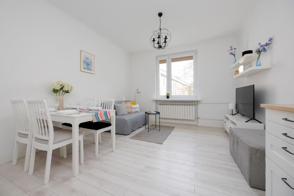 Chrzanowskiego 7 Bright Pet Friendly Apartment by Noclegi Renters, Варшава