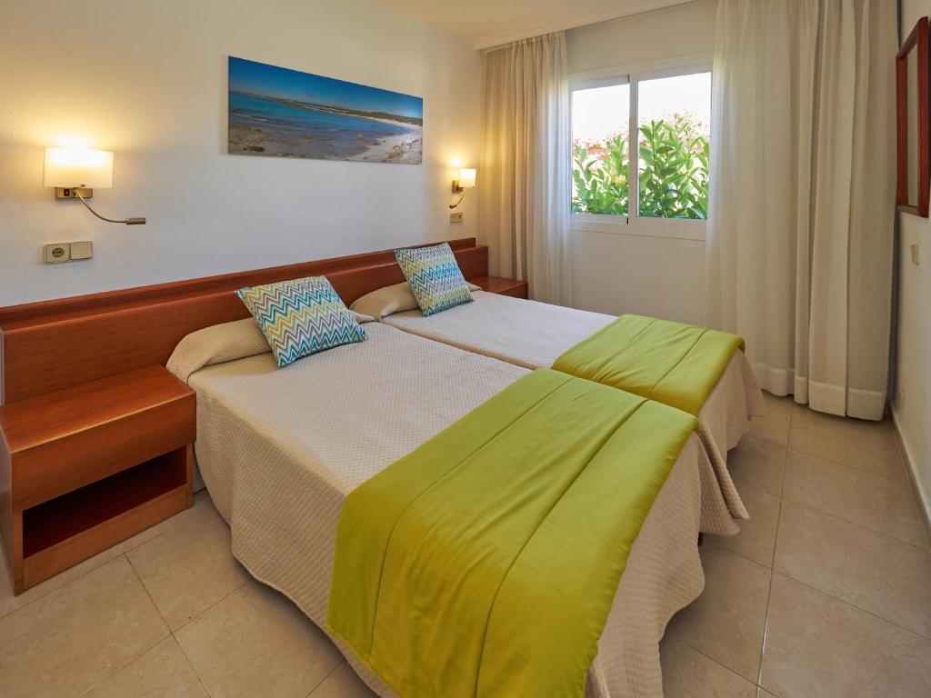 Aparthotel Ciudad Laurel — Pokoje in Cala Millor, Baleary