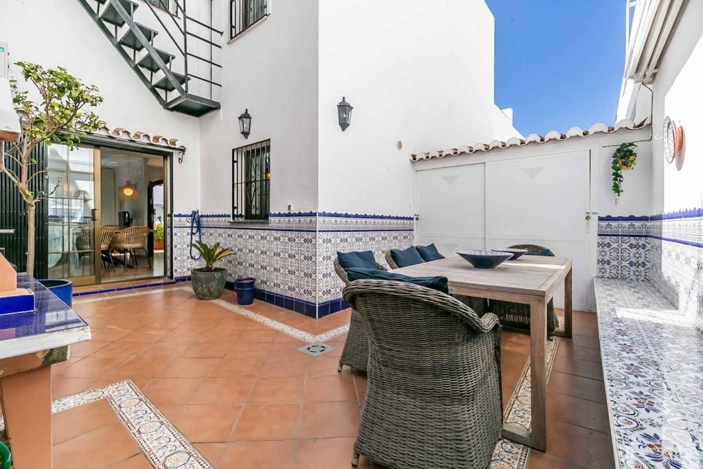 125- Beautiful Andalusian House with Private Patio - 1