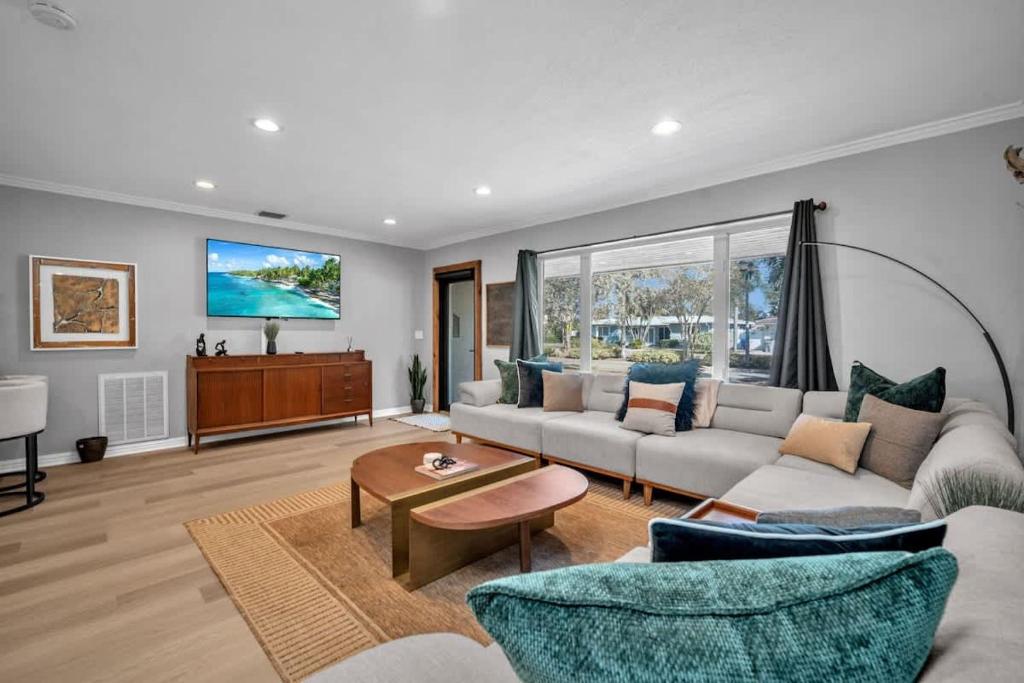 Newly Renovated - Sunny Family Haven in Pompano, Pompano Beach