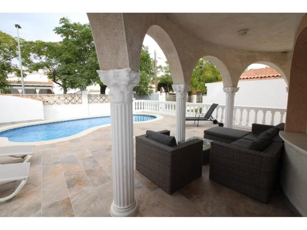 Grande villa familiale avec piscine, près plage et canaux - 3