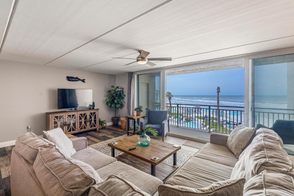 2br Condo With Direct Beach & Pool Views Nsb Fl, New Smyrna Beach