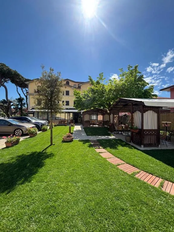 Hotel Virginia, hotel v destinaci Marina di Massa