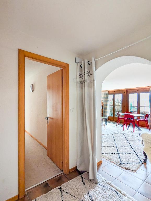 Centered Ski/Swim Ap. w/ private yard & fireplace - 4
