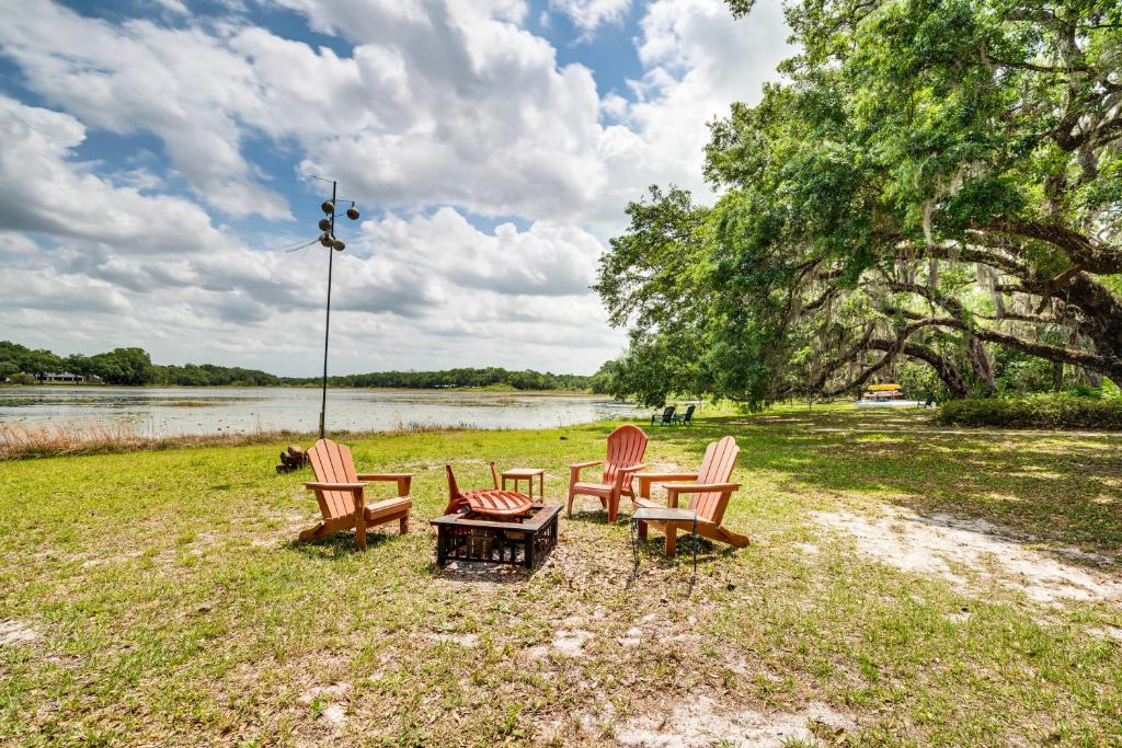 Lakefront Apt with Canoes in Inverness!, Inverness