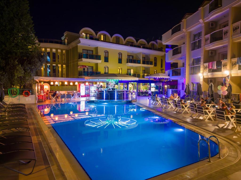 Club Karakas Apart Otel — Swimming pool in Marmaris, Mugla