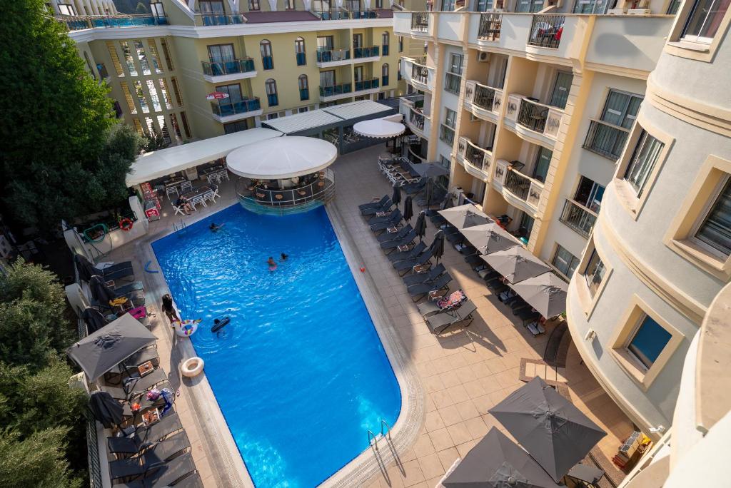 Club Karakas Apart Otel — Swimming pool in Marmaris, Mugla