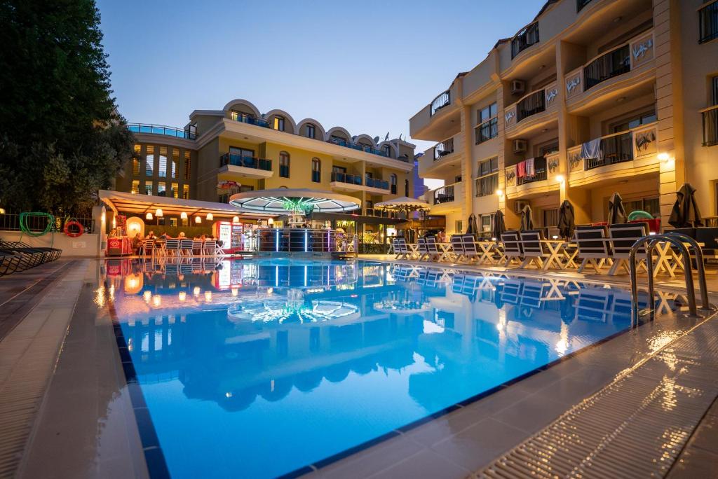 Club Karakas Apart Otel — Swimming pool in Marmaris, Mugla