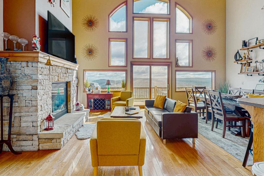 600 Overlook Pass #1B, McHenry