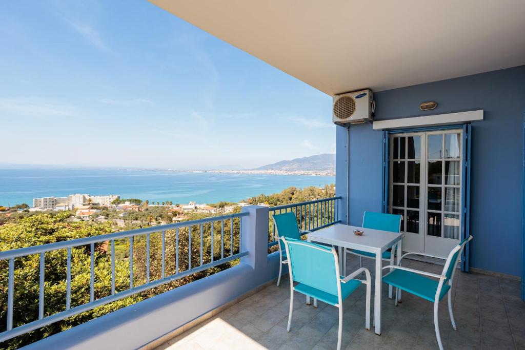 Seaview Getaway with Pool & Panoramic Views, Almirón