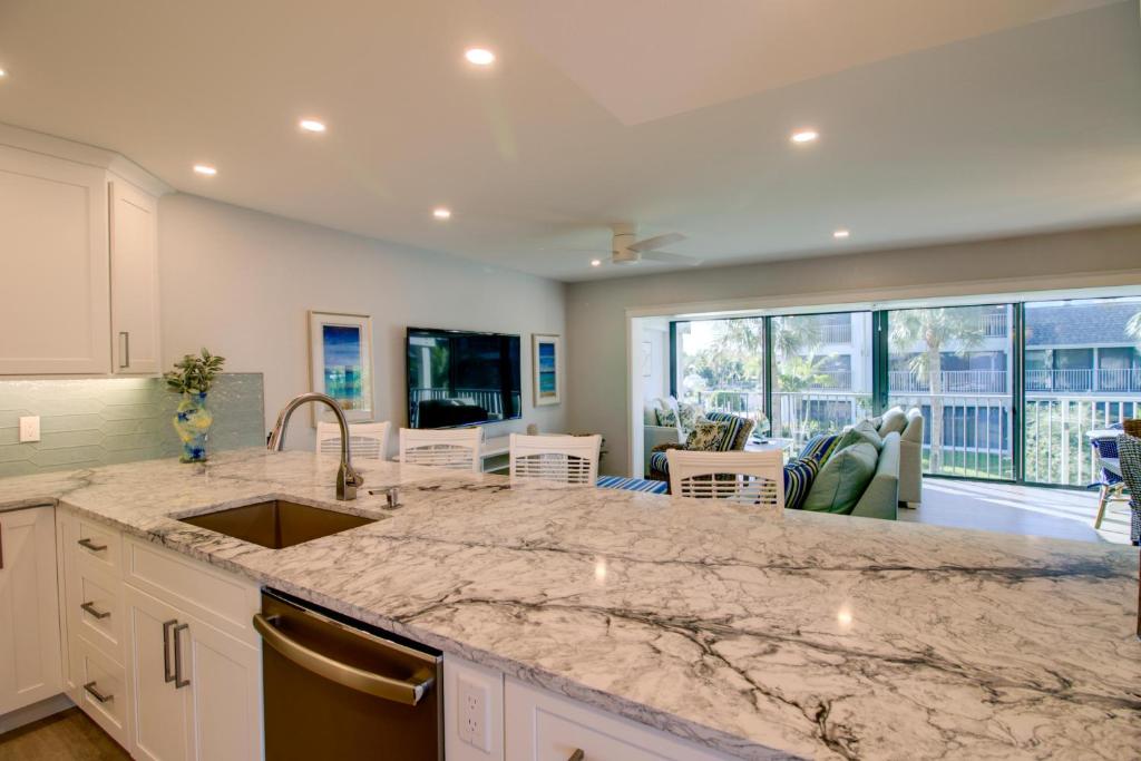 Mariner Pointe 732, Sanibel